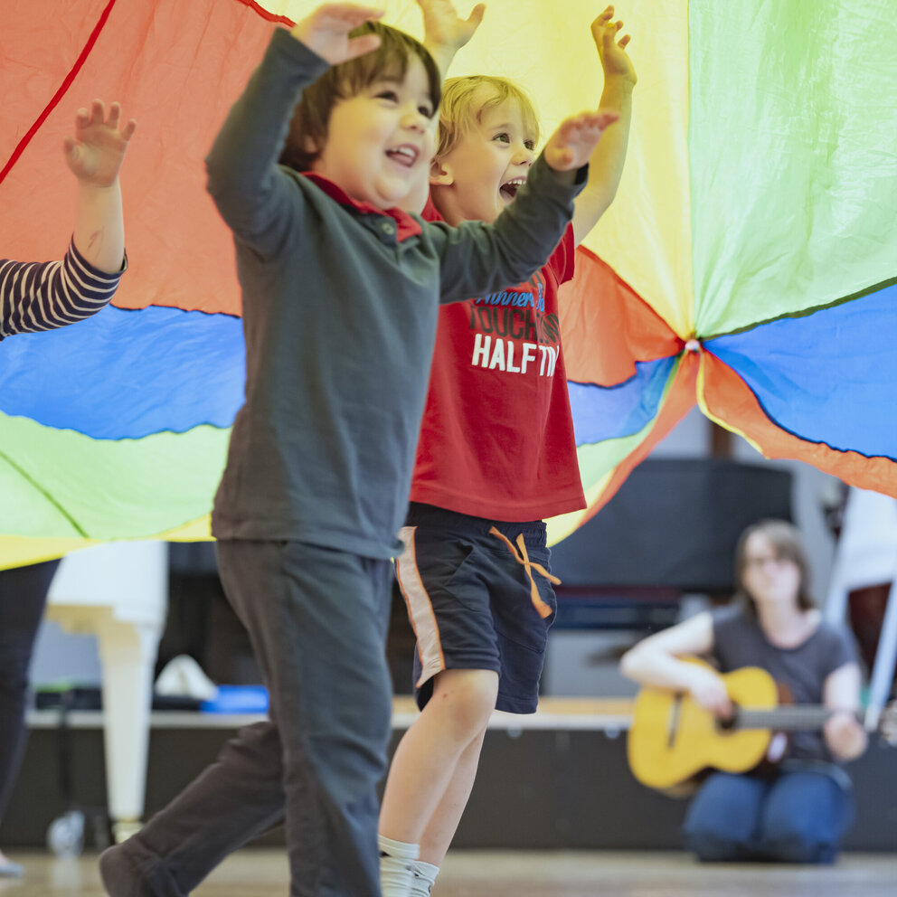 Elementares Musizieren  Elementares Musizieren bietet Kindern einen spielerischen Zugang zu Musik, Bewegung und Sprache. Im&hellip;